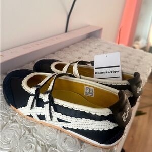 Onitsuka Tiger by Asics Women's Black and White Flats